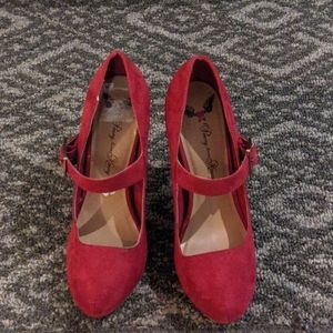 7M red heel pumps